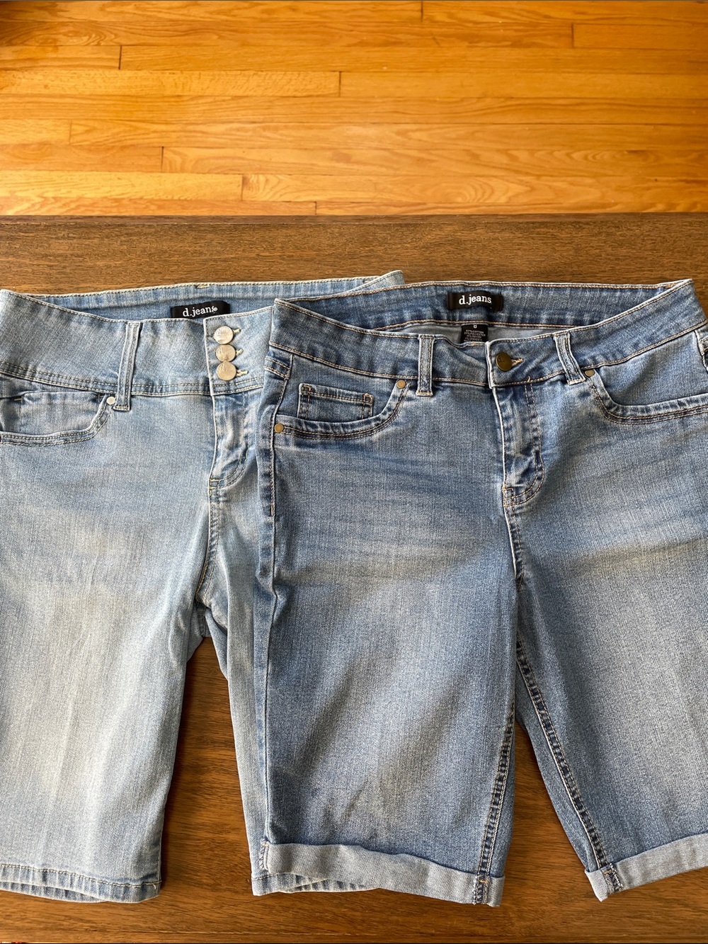 d. jeans Women's Light Blue Denim Boyfriend Shorts - Pair